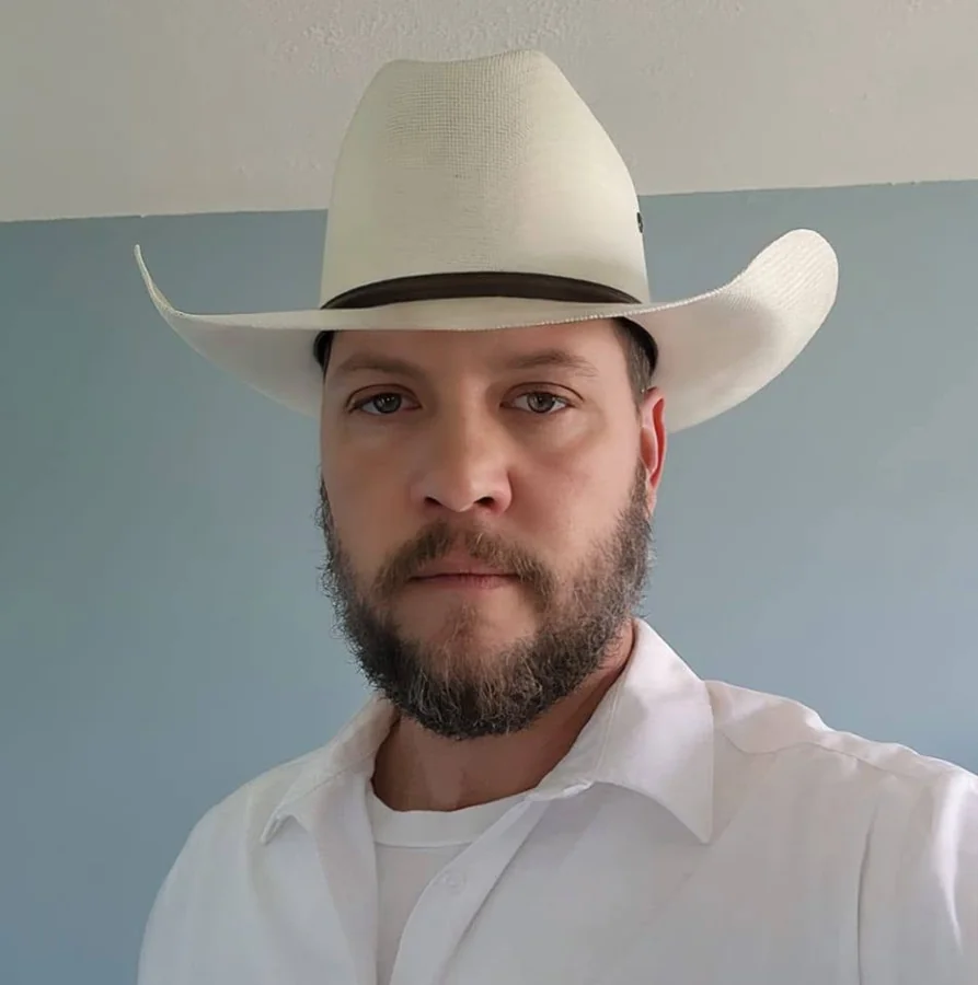 Daniel Waldo wearing a white cowboy hat